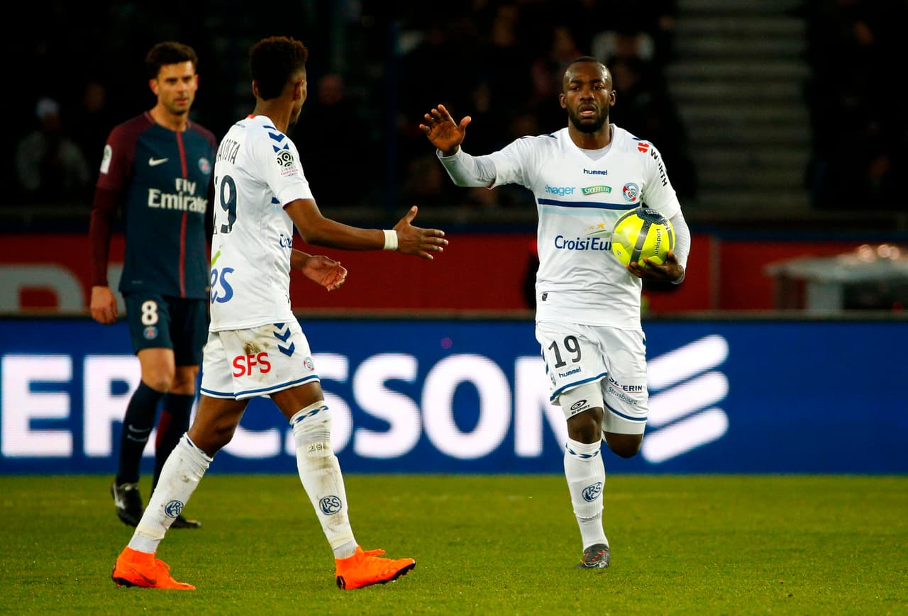 En el minuto 67 el Strasbourg volvió a marcar, esta vez para recortar distancias por intermedio de Bahoken.