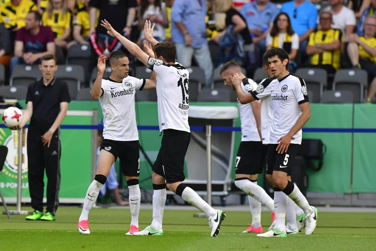 (L to R) Frankfurt's Serbian midfielder Mijat Gacinovic, Frankfurt's Argentinian defender David Abraham, Frankfurt's Croatian striker Ante Rebic and Frankfurt's Spanish defender Jesus Vallejo celebrate during the German Cup (DFB Pokal) final football match Eintracht Frankfurt v BVB Borussia Dortmund at the Olympic stadium in Berlin on May 27, 2017. / AFP PHOTO / John MACDOUGALL / RESTRICTIONS: ACCORDING TO DFB RULES IMAGE SEQUENCES TO SIMULATE VIDEO IS NOT ALLOWED DURING MATCH TIME. MOBILE (MMS) USE IS NOT ALLOWED DURING AND FOR FURTHER TWO HOURS AFTER THE MATCH. == RESTRICTED TO EDITORIAL USE == FOR MORE INFORMATION CONTACT DFB DIRECTLY AT +49 69 67880 / (Photo credit should read JOHN MACDOUGALL/AFP/Getty Images)