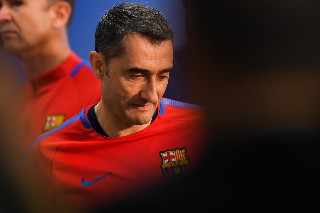 Ernesto Valverde. El actual timonel de Barcelona, hizo toda su carrera como futbolista en España. Jugó de 1988 a 1990 en Barcelona y de 1996 a 1997 en Mallorca. En su etapa como Director Técnico ha trabajado en Grecia y en España.