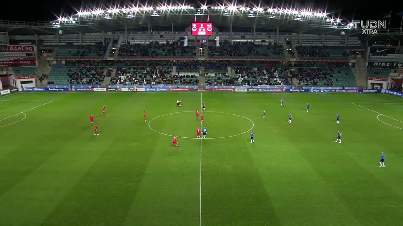 Arranca el partido y la pelota está en juego.