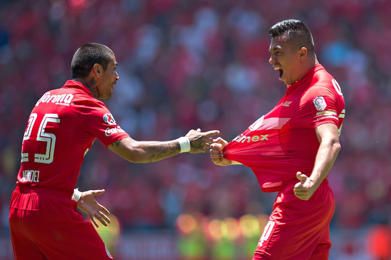 El marcador se abrió al minuto 40. Fernando Uribe remató de cabeza un centro de Jesús Méndez.