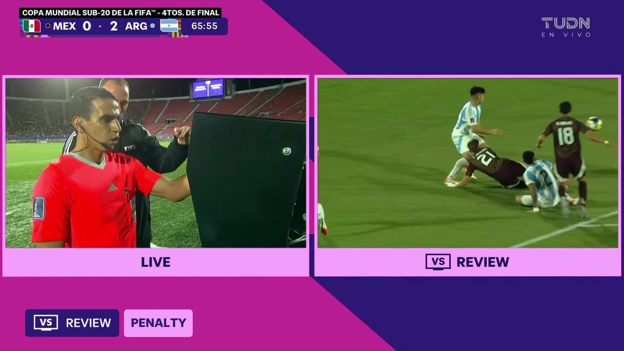 ¿Robo a México? Una falta en el área que el árbitro decide no señalar el penal