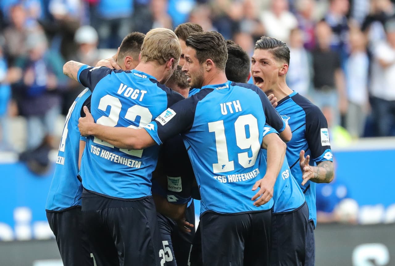Con el tiempo consumido, el Hoffenheim llegó a 58 puntos ubicándose en la tercera posición de la clasificación a 5 del RB Leipzig y con uno de ventaja sobre el Borussia Dortmund, quien será su rival por el cupo directo a la Champions.