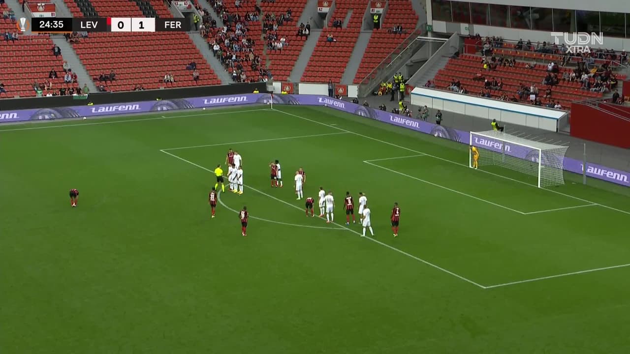 ¡TIRO ATAJADO! disparo por Kerem Demirbay.