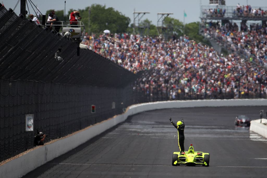 Takuma Sato fue tercero, Josef Newgarden quedó cuarto y el campeón defensor Will Power quedó en el quinto puesto.