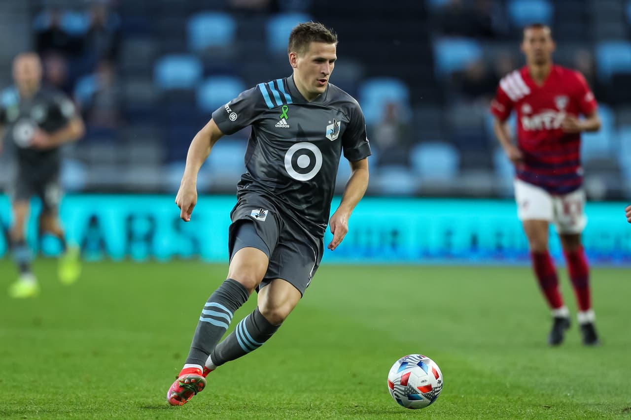 Consolidado en el centro del campo de Minnesota United FC aparece Robin Lod.