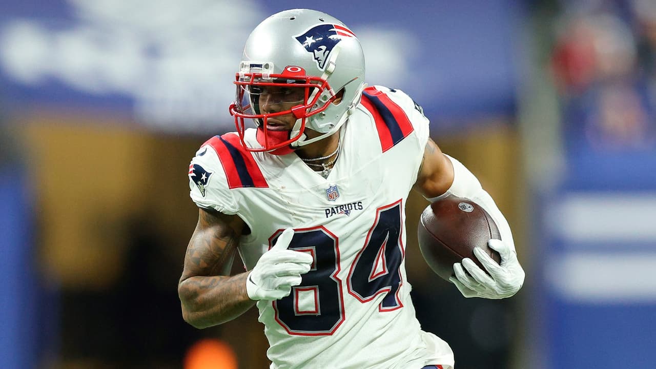 Afición de Buffalo Bills avienta dildo al WR de Pats Kendrick Bourne