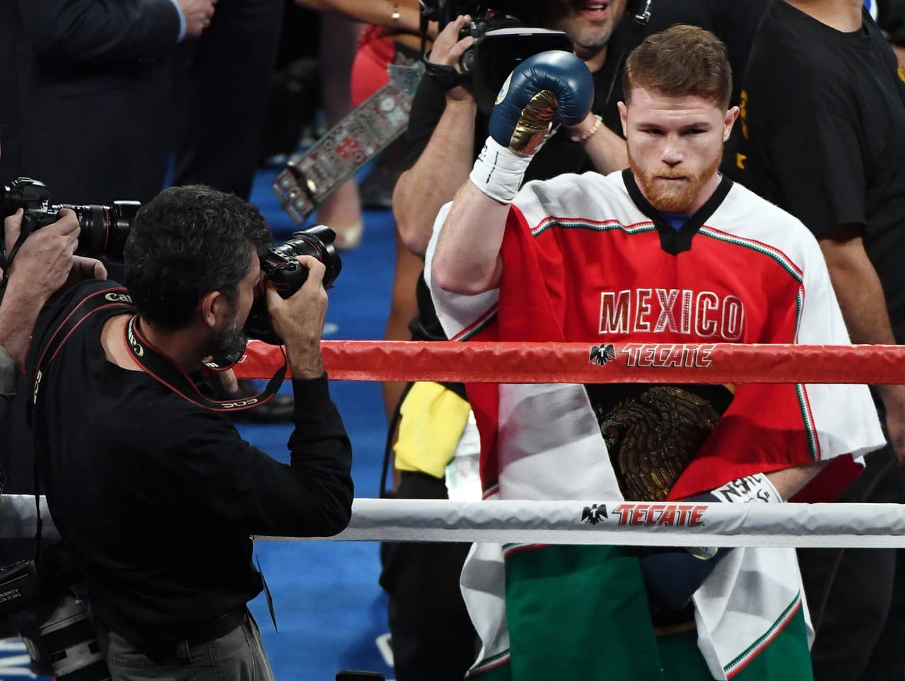 LAS VEGAS, NV - SEPTEMBER 16: Boxer Canelo Alvarez gestures to the crowd as he enters the ring to take on Gennady Golovkin in their WBC, WBA and IBF middleweight championship bout at T-Mobile Arena on September 16, 2017 in Las Vegas, Nevada. The boxers fought to a draw and Golovkin retained his titles. (Photo by Ethan Miller/Getty Images)
