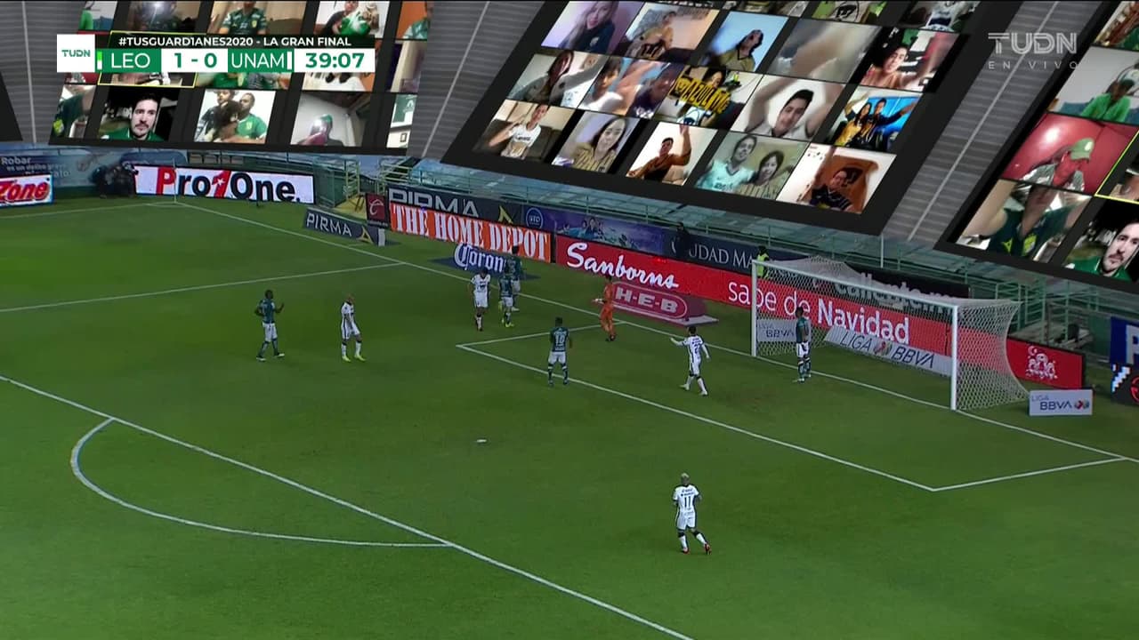 ¡TIRO ATAJADO! disparo por Carlos González.