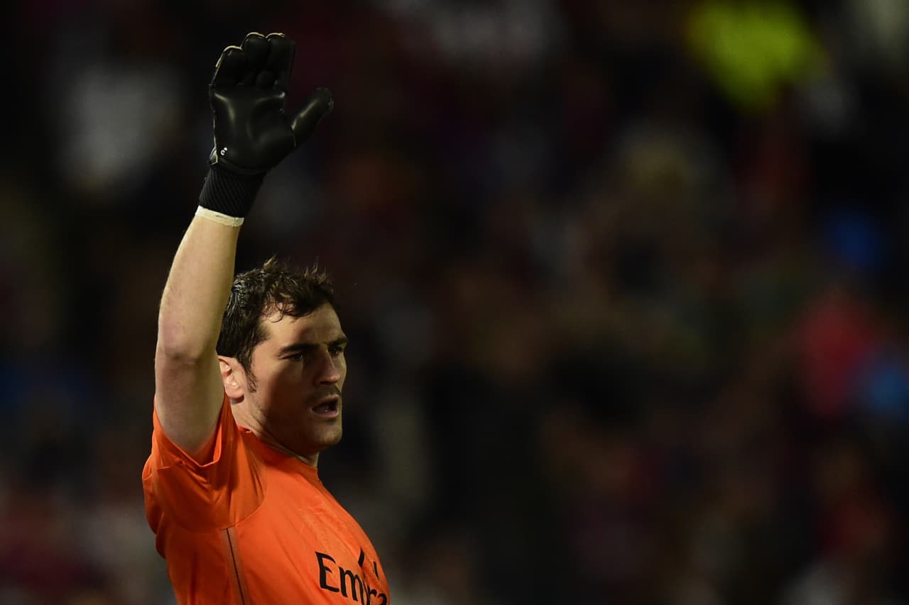 Casillas podría estar en la órbita del Barcelona si es que algún equipo decide comprar a alguno de sus dos guardametas estelares, una adquisición que daría seguridad y experiencia en la portería.