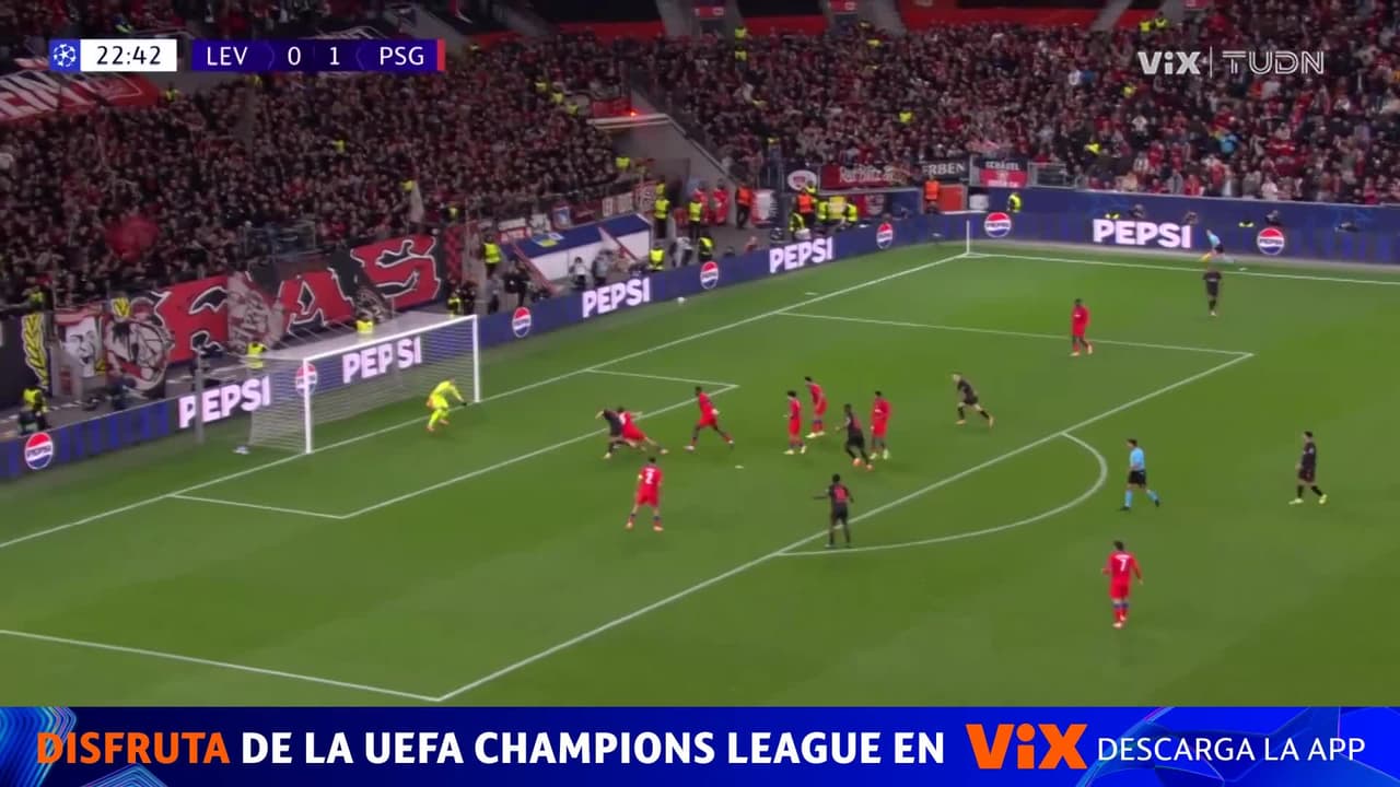 ¡POLÉMICA Y POSTE! Leverkusen perdona el empate de penal