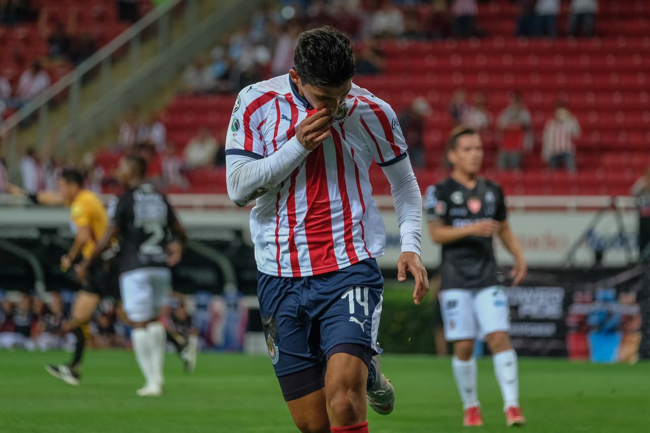 Ángel Zaldívar fue el encargado de anotar el gol con el que Chivas venció por la mínima diferencia a los Rayos este martes.