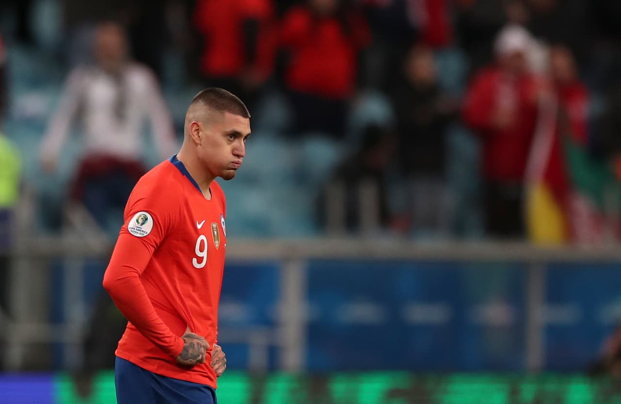 <b>¿Qué piensas con la palabra Copa América?</b>
<br>- Un gran recuerdo
<br>- Castillo fue campeón en la Copa América Bicentenario 2016 cuando La Roja venció a Argentina desde el punto penal.
<br>- El delantero del América fue uno de los anotadores en la tanda de penaltis.