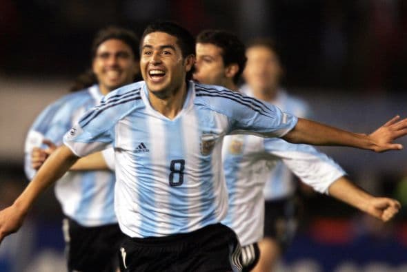 En selecciones menores Riquelme logró consagrarse campeón del Mundial Sub-20 de 1997 en Malasia, siendo una de las figuras principales en cuestión de goles y asistencias.