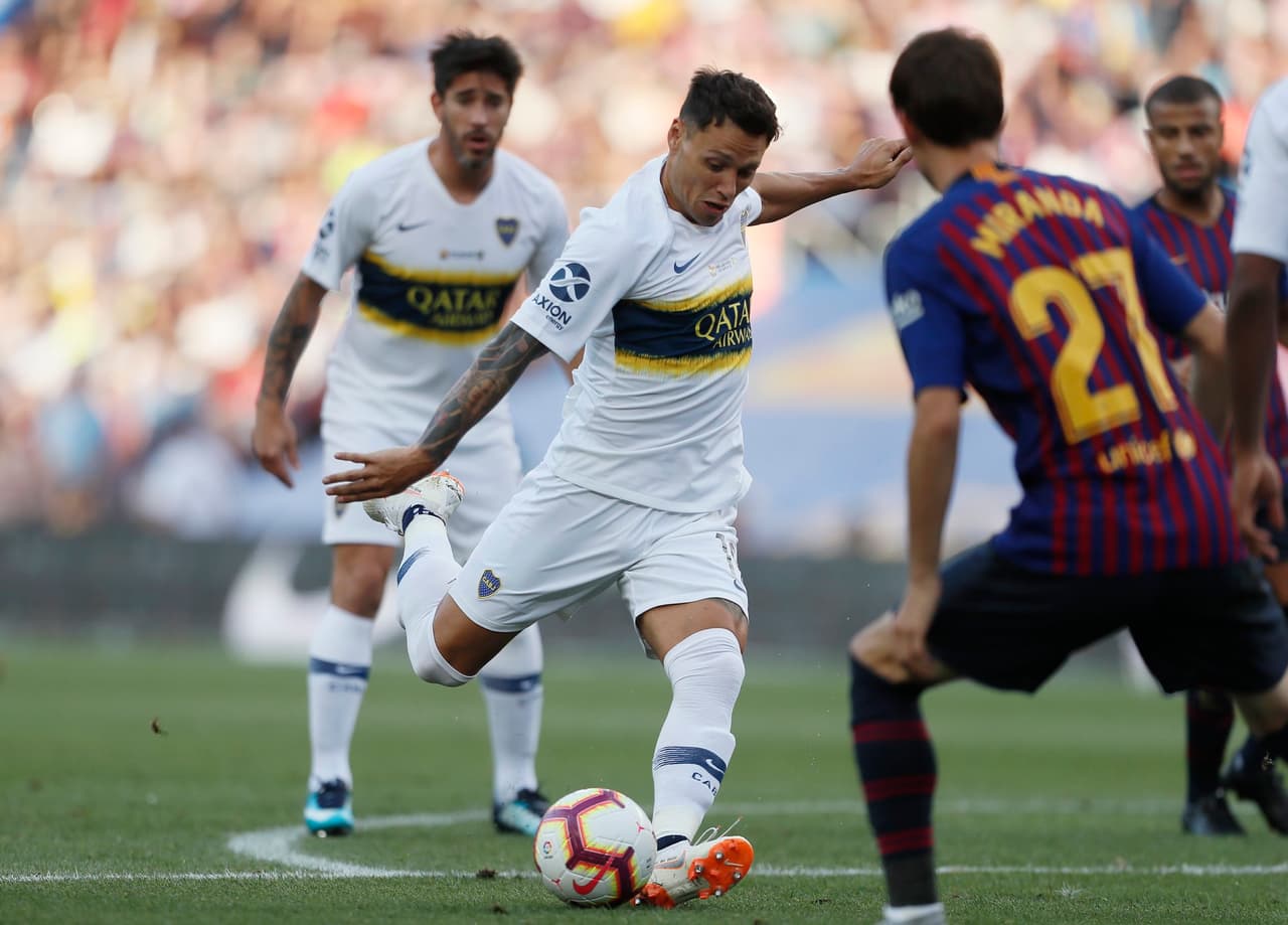 En el segundo tiempo hubo muchos cambios que incluyeron las salidas de Coutinho, Messi, Edwin Cardona, entre otros. Mauro Zárate fue uno de los que ingresó y un remate suyo casi pone el descuento pero se fue por encima.