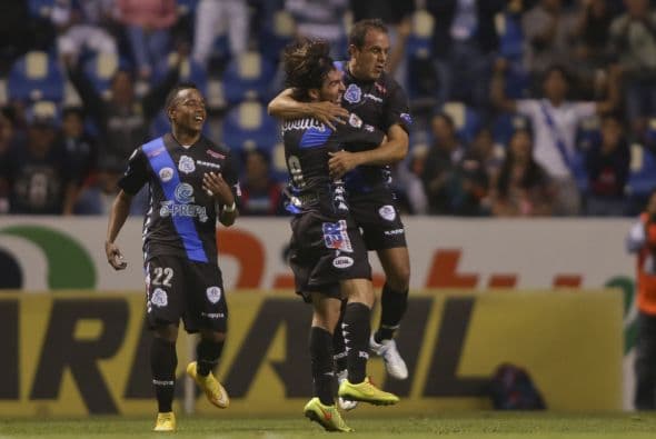 El 10 poblano se convirtió en el jugador más veterano en anotar gol en la Liga Mx, dejando atrás a Martín Vantolrá del Atlante.