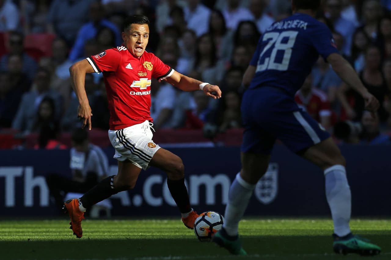 El chileno Alexis Sánchez, campeón un año atrás con Arsenal contra Chelsea en este torneo, trató de revertir la suerte.