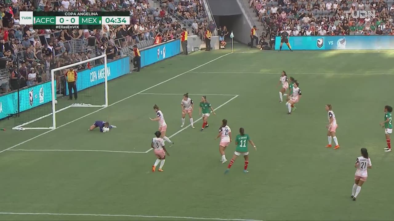 ¡Primer aviso del Tri! Sánchez dispara y la portera ataja