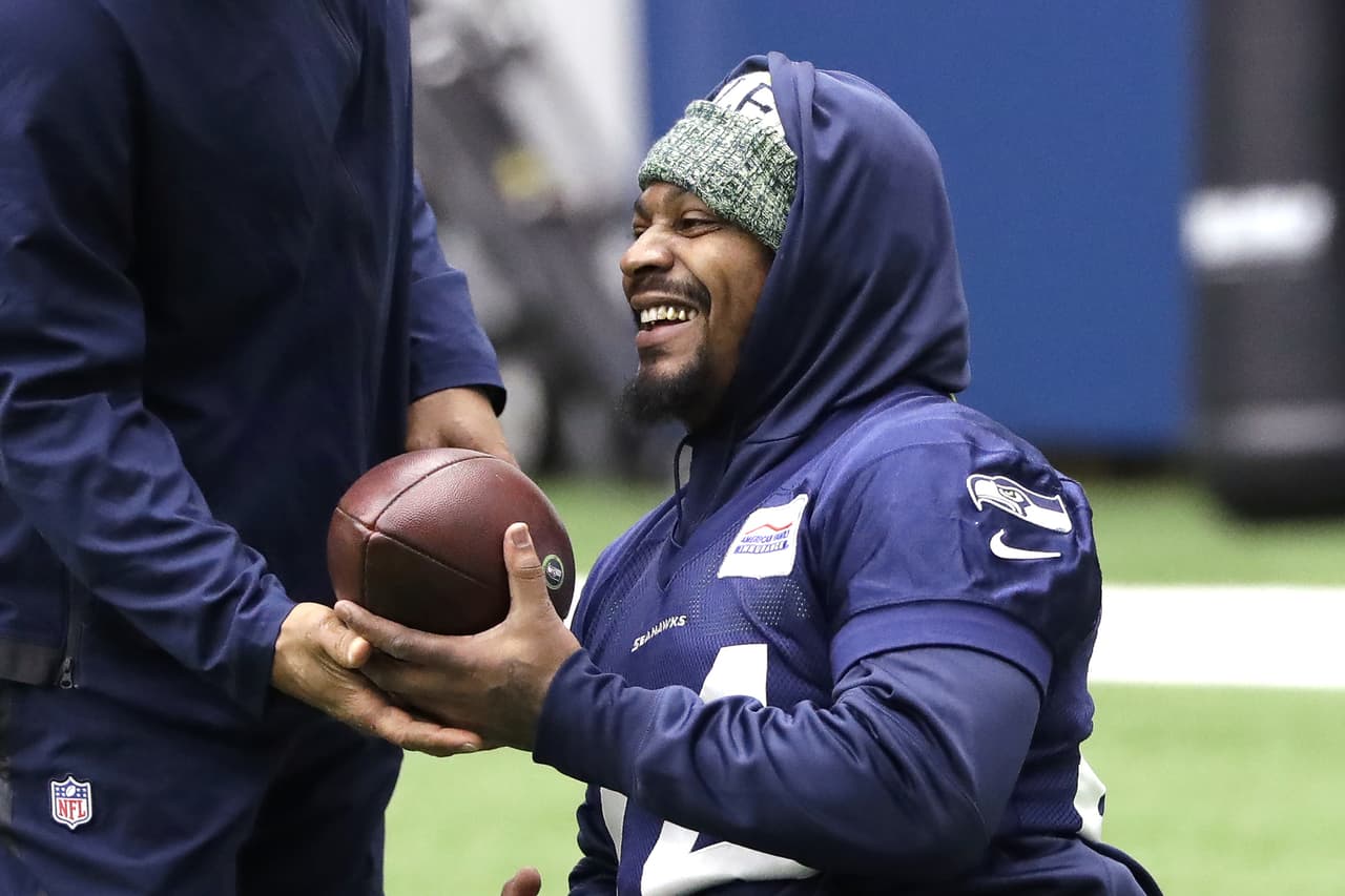 Revelan detalles del contrato de Marshawn Lynch