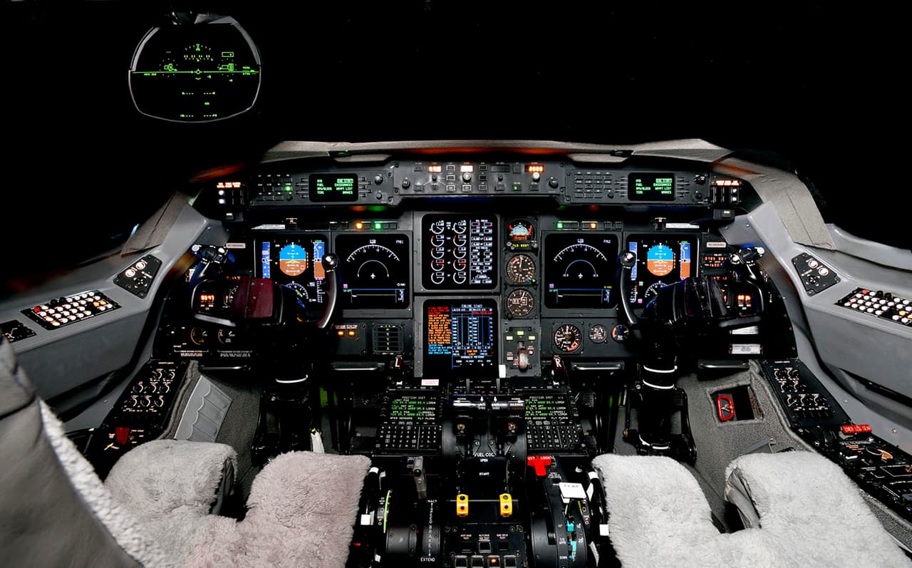 Leonel Messi viaja con estilo, pues este es el jet con el número 10 que adquirió hace poco. El avión incluye una cocina, dos baños y 16 asientos que pueden ser convertidos en camas.