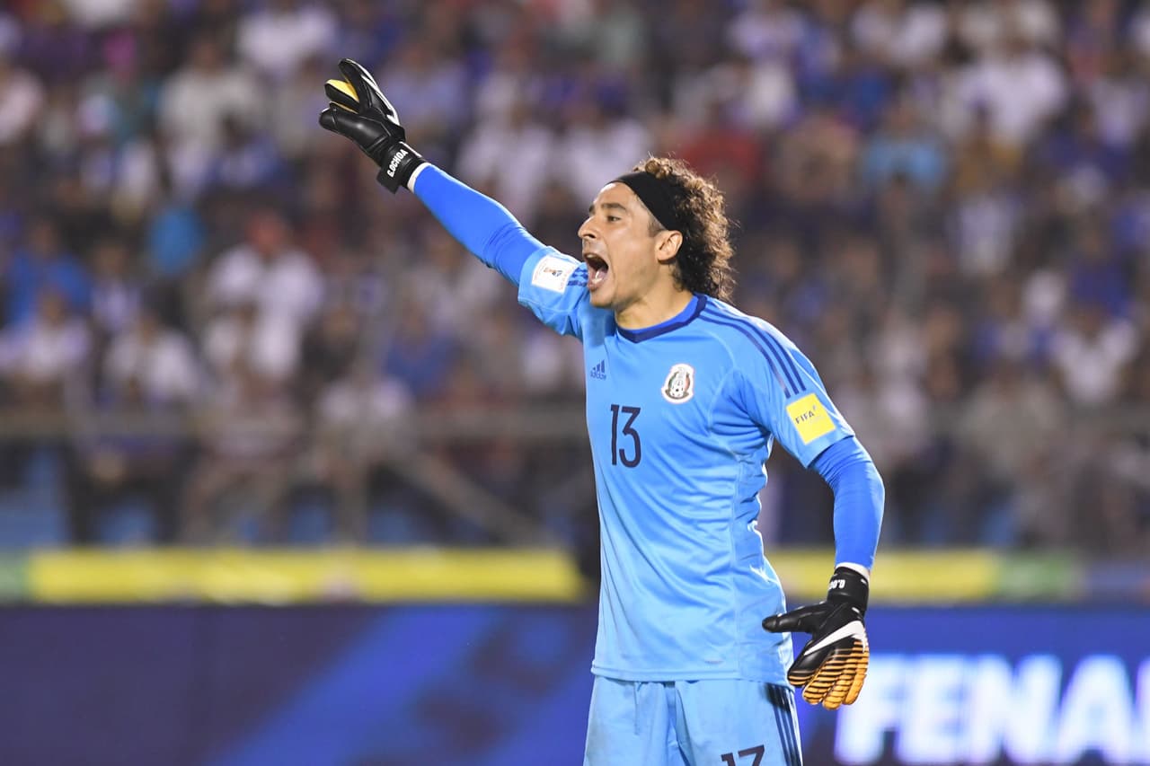 Ochoa, arquero titular con México, busca ratificarse en Bélgica y espera que su equipo, sexto en la liga, tenga un buen remate de temporada con él en el arco.