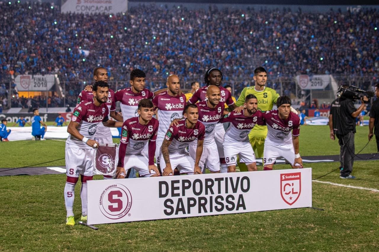 Motagua no pudo remontar el 1-0 de ida y tras empatar en el encuentro de vuelta a cero goles, Saprissa se queda con el trofeo.