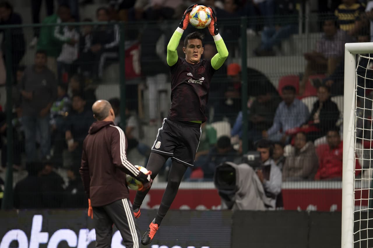 Aficionados y jugadores se preparan para vivir la emoción del encuentro en el Estadio Nemesio Diez.