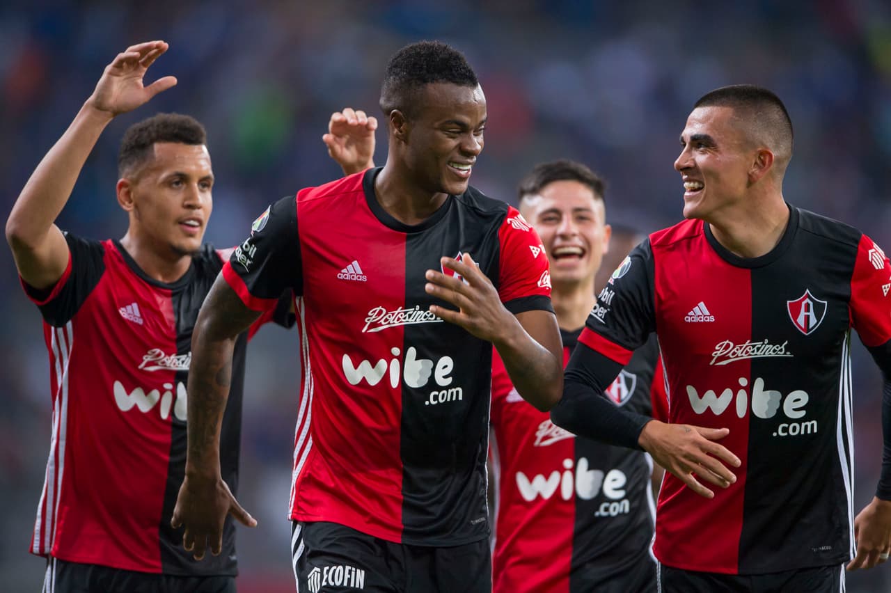 El tanto, le dio confianza al conjunto local que salió con otra cara para la segunda mitad.