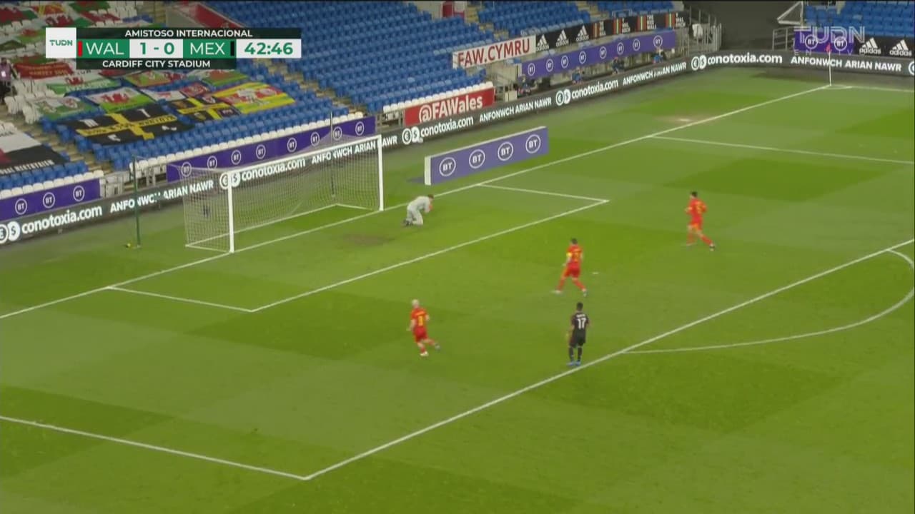 ¡Al fin una jugada de México! Triangulación y disparo del ‘Chaka’