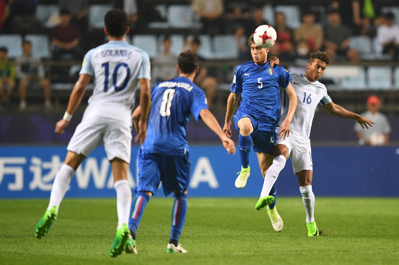 Fueron repetidas las veces en las que los defensas italianos le ganaban los duelos a los atacantes ingleses.