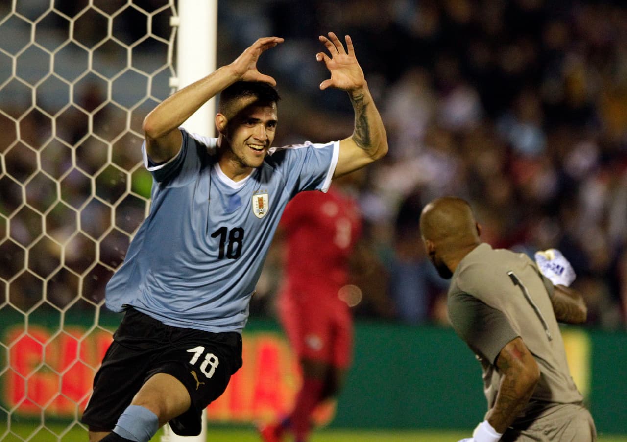 Uruguay consumó una buena despedida ante sus aficionados y con tres anotaciones liquidó a la selecci´n panameña.