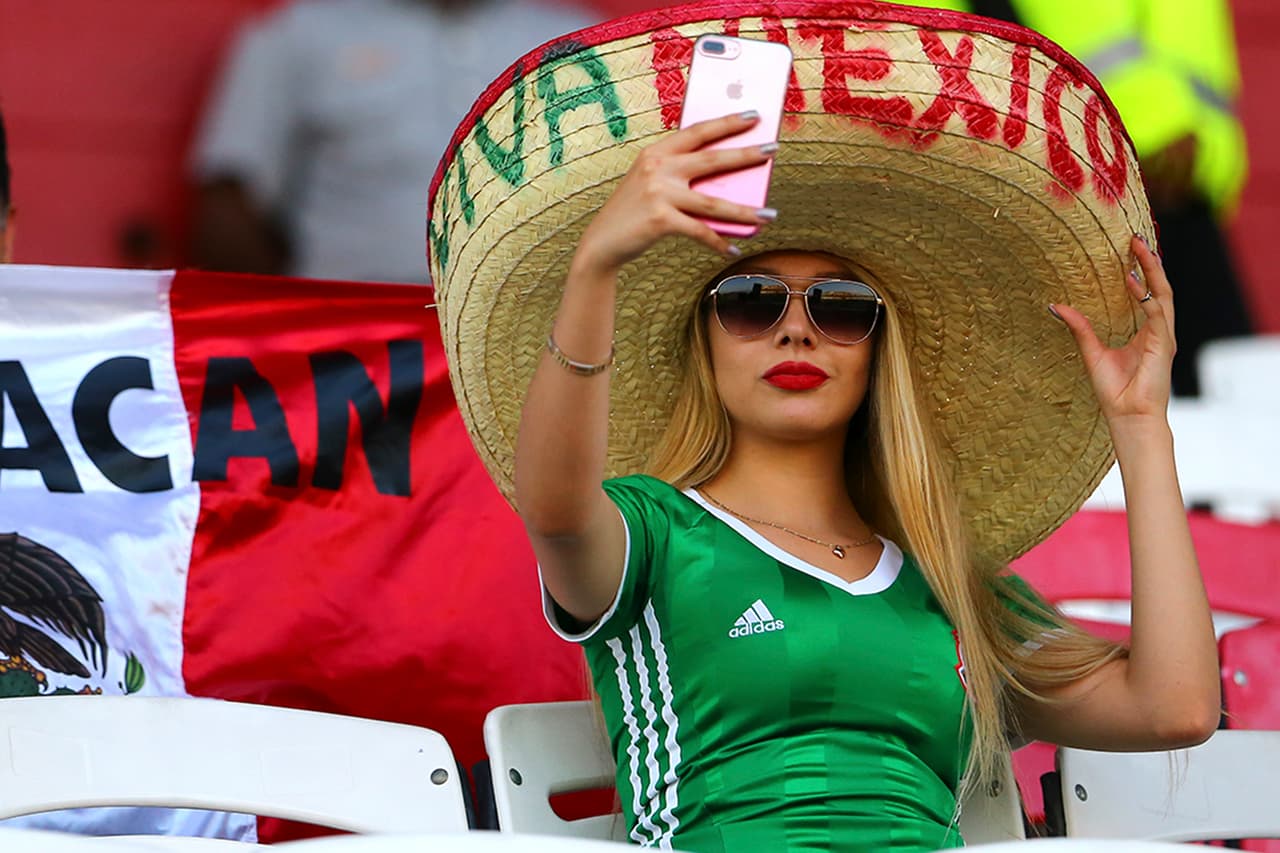 La belleza mexicana presente en el estadio.
