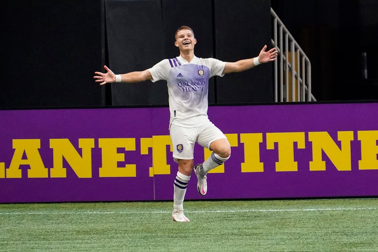 DELANTERO - Chris Mueller (Orlando City SC)