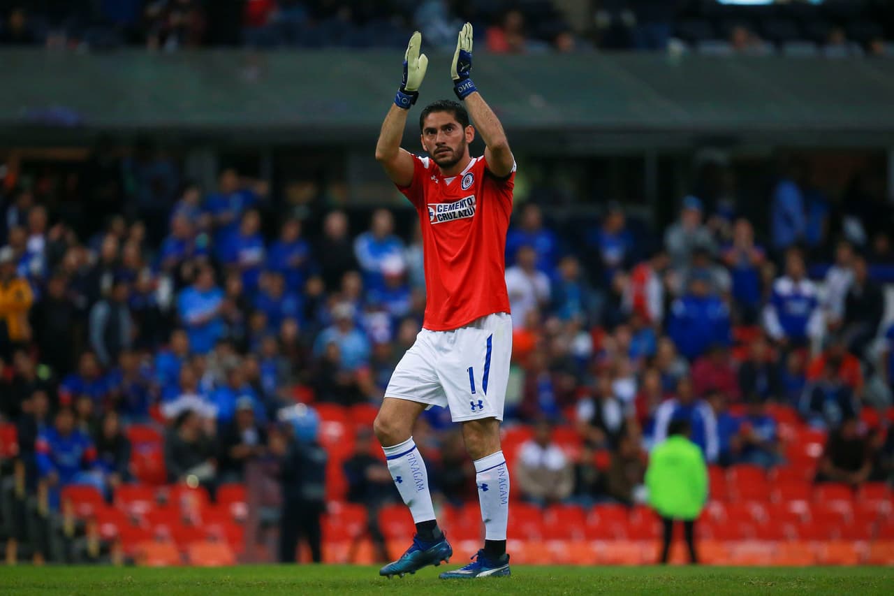 <b>Jesús Corona: 8.</b> El guardameta celeste mantuvo su arco sin recibir gol y a pesar de que no tuvo mucha actividad, es un referente anímico para la Máquina.