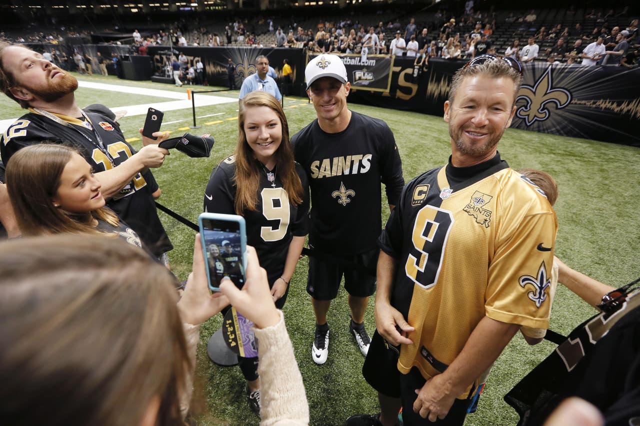 El QB estelar de los ‘Santos’ también se da tiempo para sus fans.