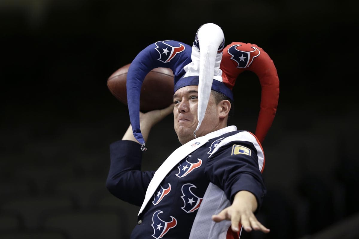 Los fans también se animan durante el calentamiento.