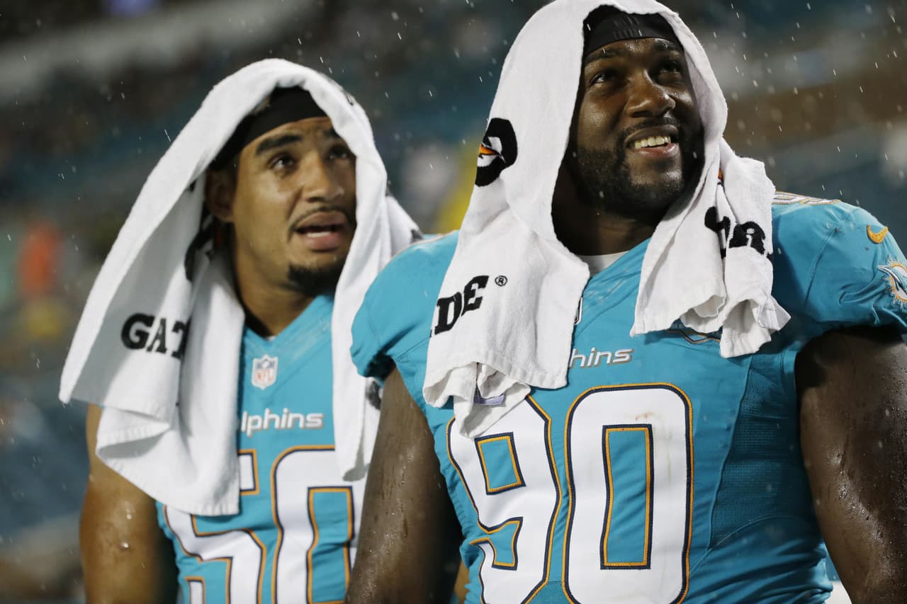 La lluvia sorprendió al duelo Falcons vs. Dolphins.