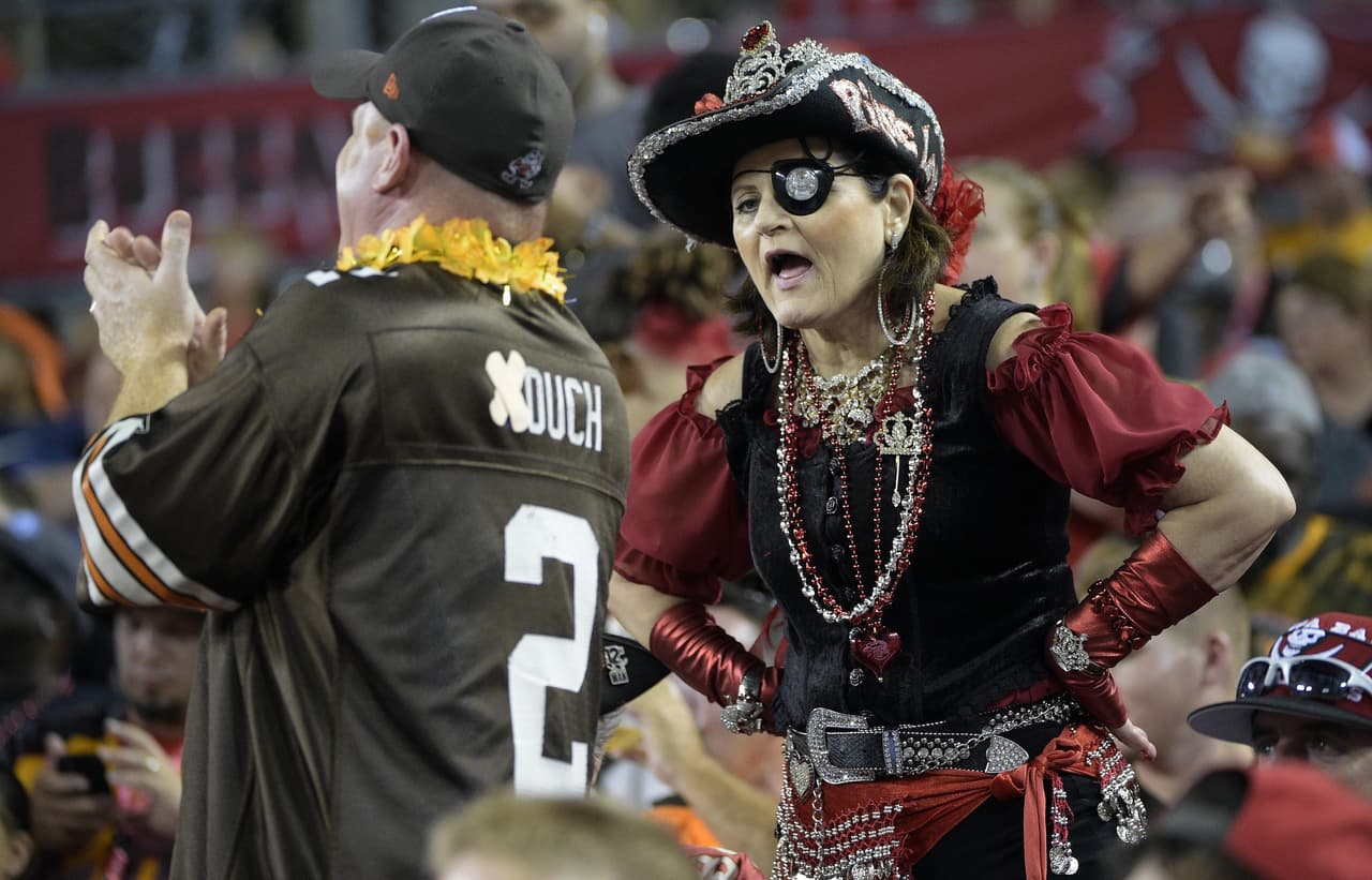 El duelo también se da en las gradas.