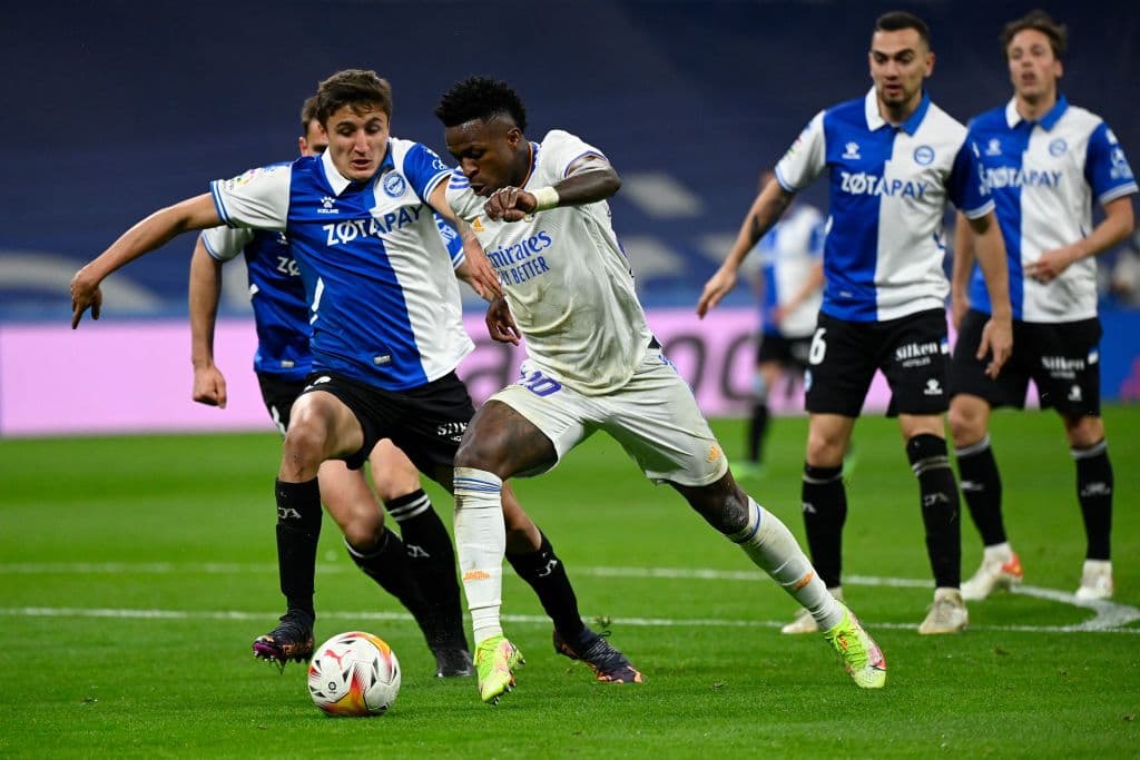 Real Madrid se quita el sabor amargo del martes pasado y golean 3-0 al Alavés en el Santiago Bernabéu.