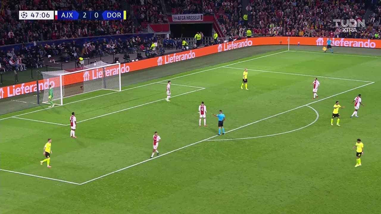 ¡TIRO ATAJADO! disparo por Erling Haaland.