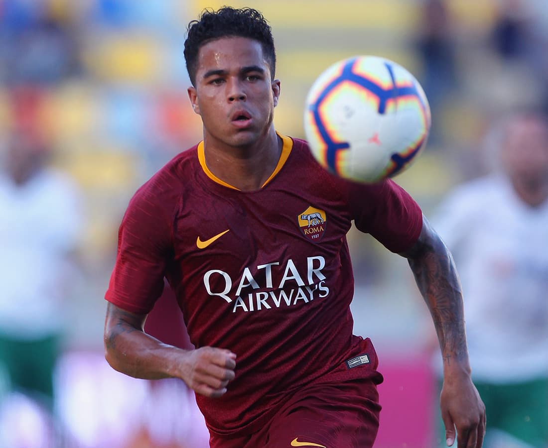 Con 19 años, Justin Kluivert, juega como extremo izquierdo y fue adquirido por la Roma. Ser el hijo del holandés Patrick Kluivert puede significar que lleve el talento en las venas.