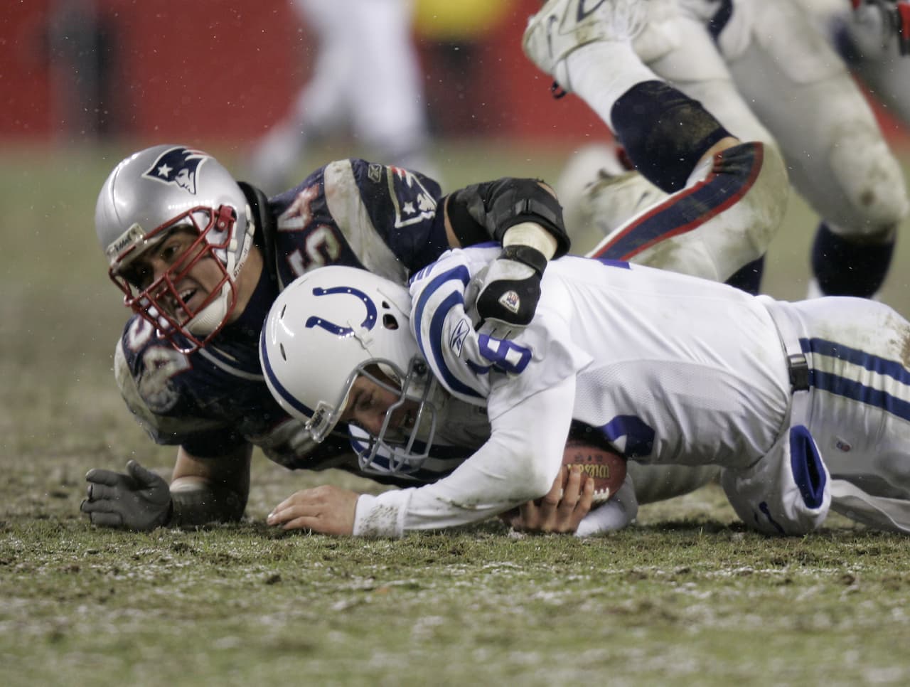 Peyton Manning sufrió derrotas en 2003 y 2004 como quarterback de Indianapolis Colts contra New England Patriots luego de temporadas brillantes. La caída en las finales fueron un duro golpe.