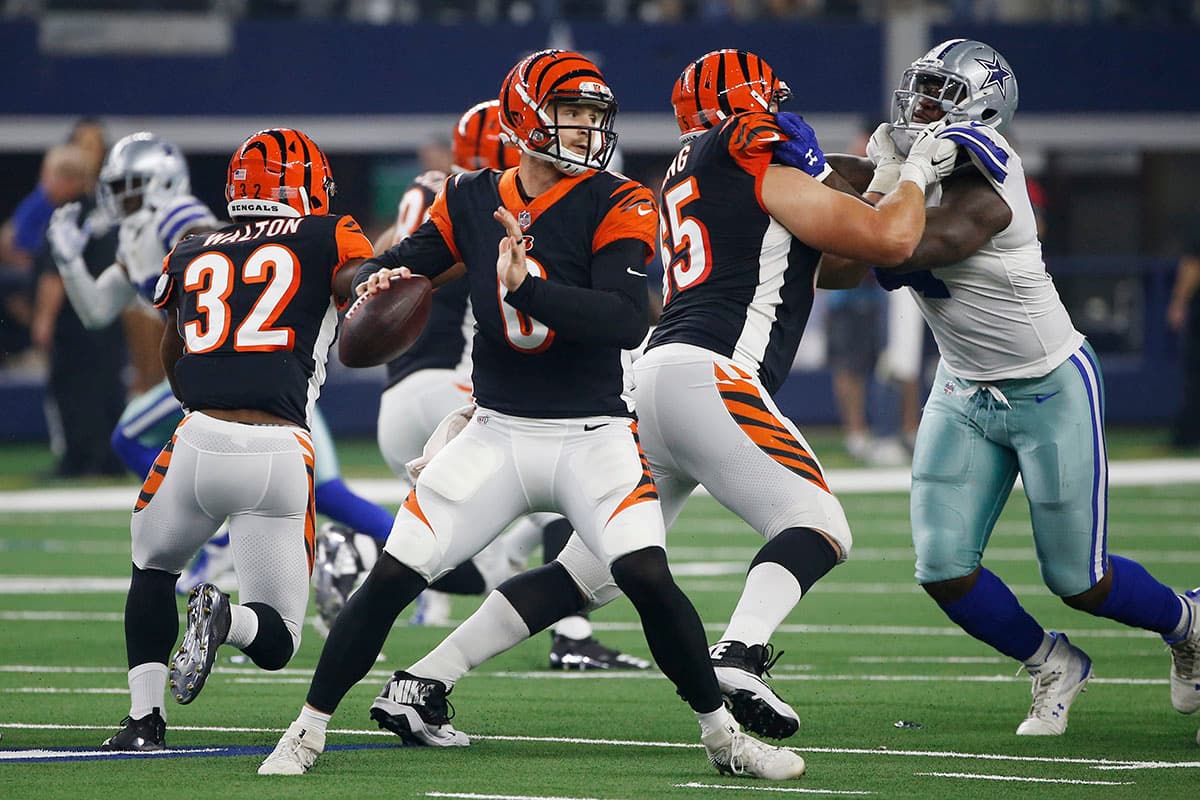 En el emparrillado del Cowboys Stadium brilló el mariscal de campo de los Bengals, Jeff Driskel, con 119 yardas, claves para las anotaciones que llegaron por vía de acarreo.