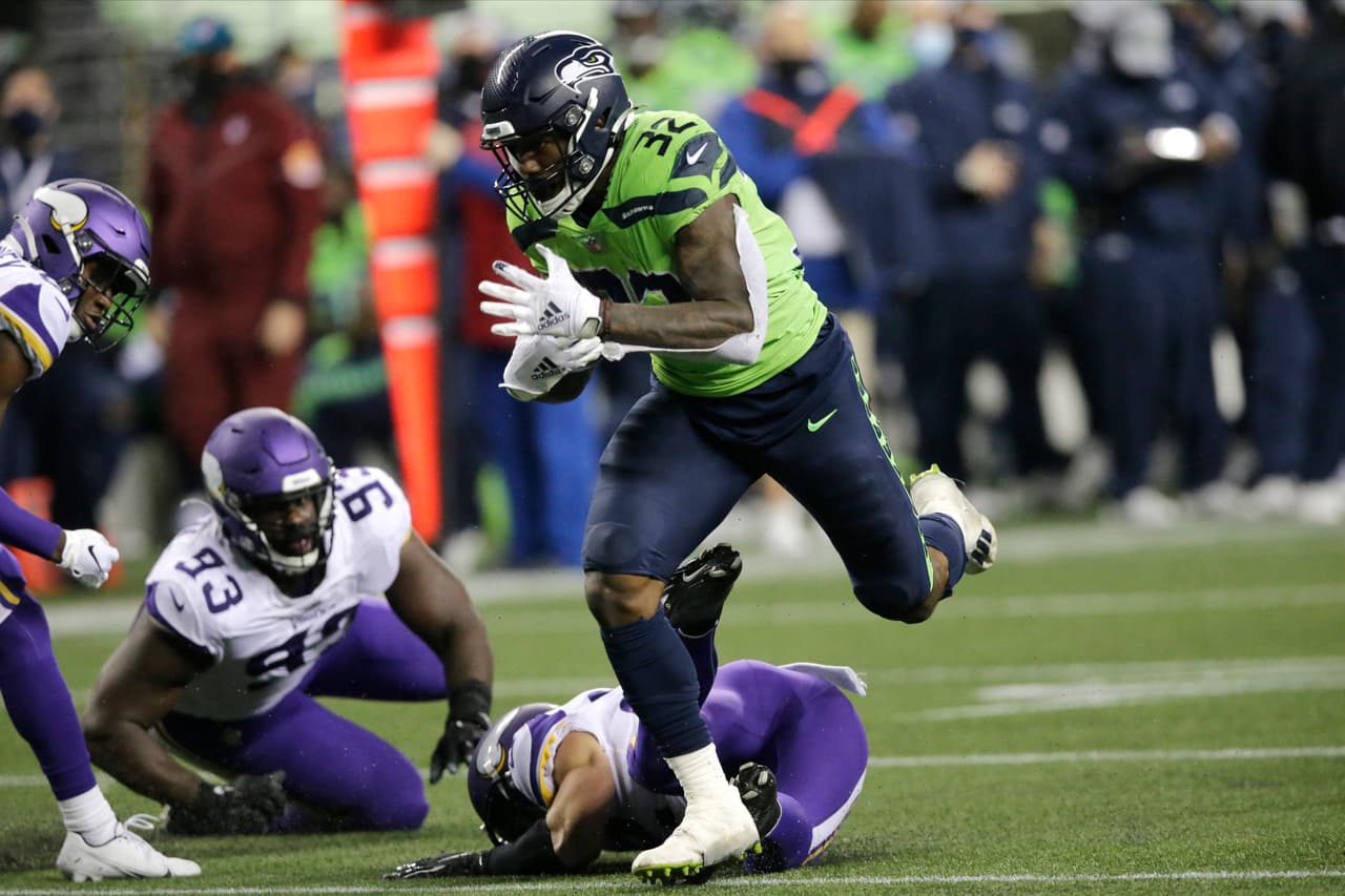 Los Seattle Seahawks consiguen ganar el encuentro en los últimos segundos del partido con un apretado marcador de 26-27 a favor.