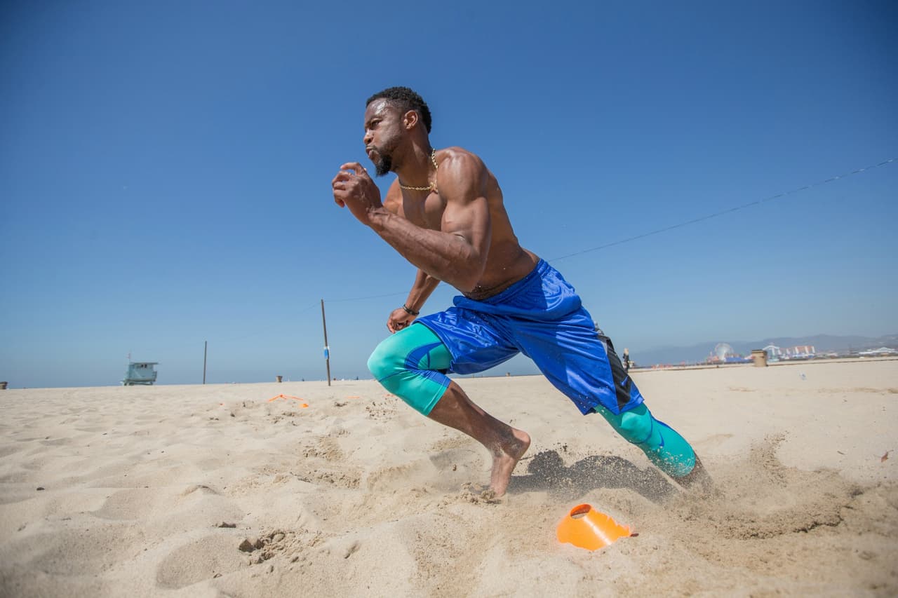 En Santa Mónica, California, el corredor de los Oakland Raiders, Taiwan Jones.