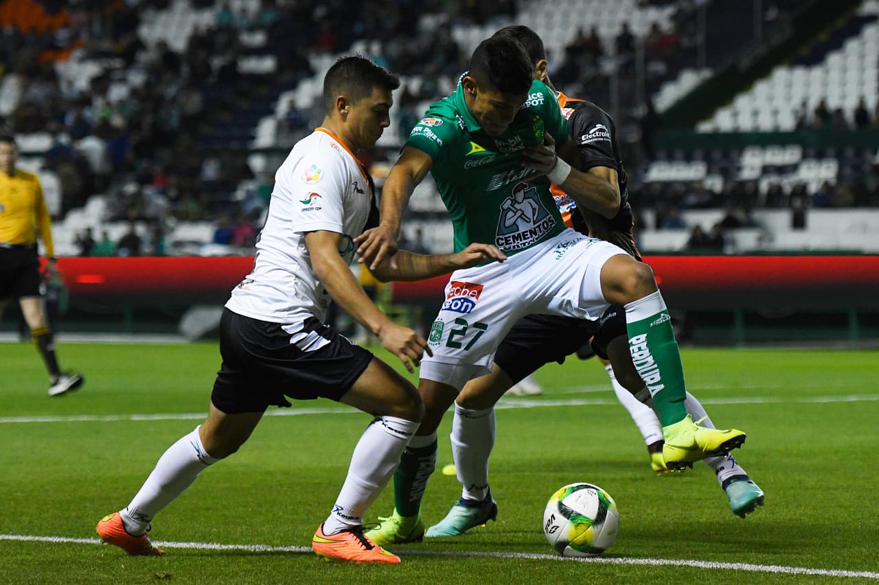 Para la seguda mitad, Alebrijes no quitó el pie del acelerador. y siguió siendo una piedra en el zapato para los Esmeraldas.
