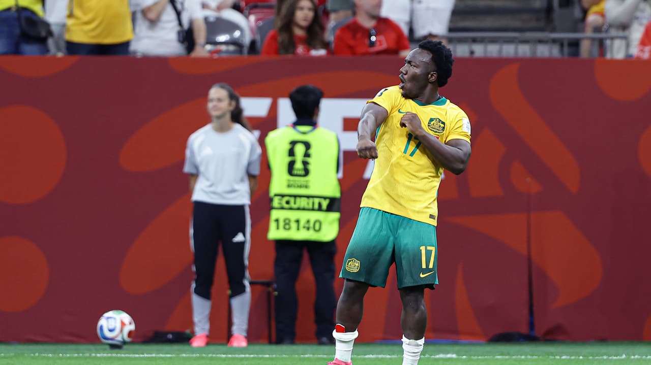 Australia castiga a Turquía en la primera mitad
