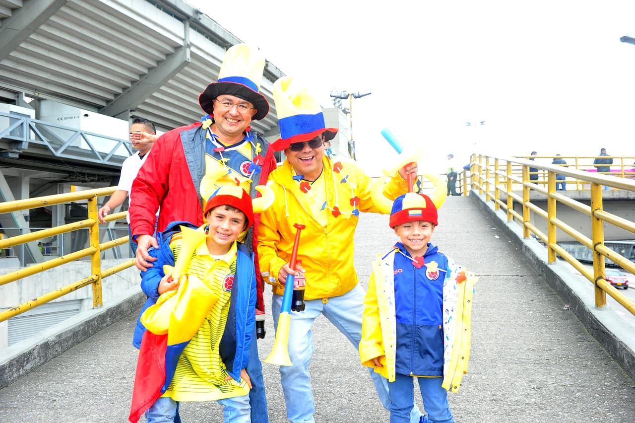 Este es el recibimiento que le dieron los aficionados a la Tricolor en Bogotá luego de que en 2010 habían jugado por última ocasión en la capital del Colombia previo a su partido de despedida ante Panamá, para luego antender los asuntos de la Copa América 2019.