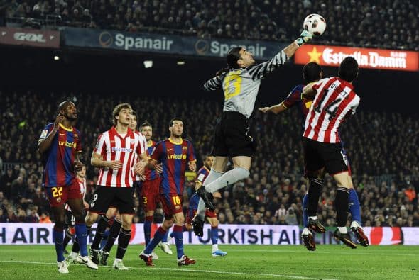 El arquero Víctor Valdés se lesionó previo al duelo y su lugar lo tomó José Manuel Pinto, teniendo un gran papel.