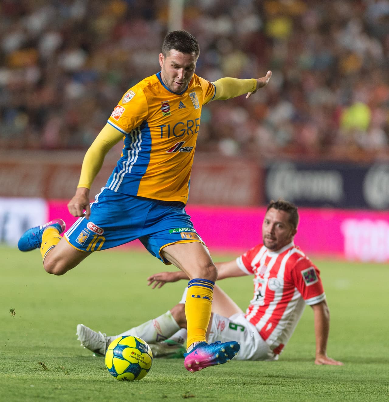Como siempre Gignac muy activo en ataque aunque no logró marcar.